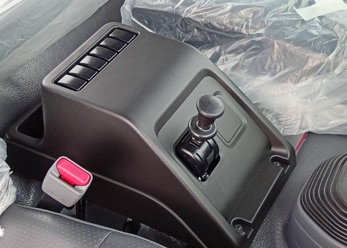 Used 10
                    ISUZU
                     for Sale Image