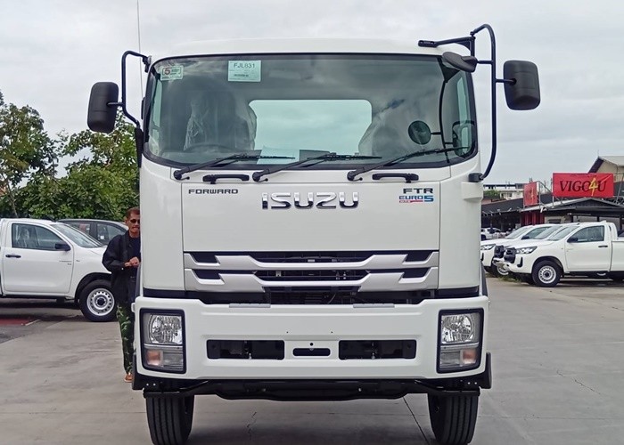 Used 10
                    ISUZU
                     for Sale Image