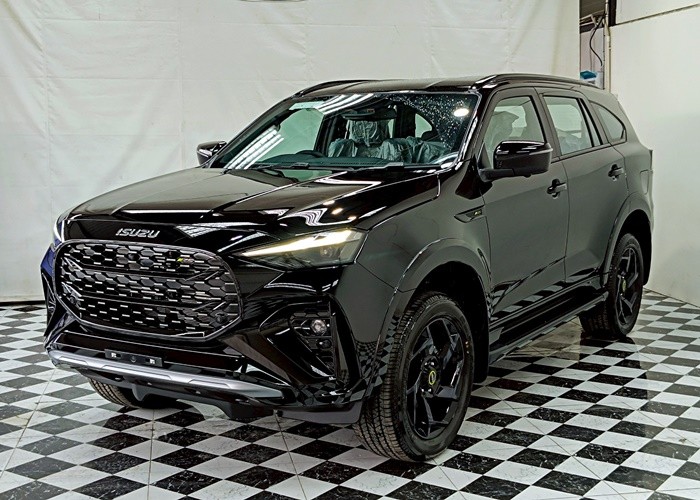 Used 7
                    ISUZU
                     for Sale Image