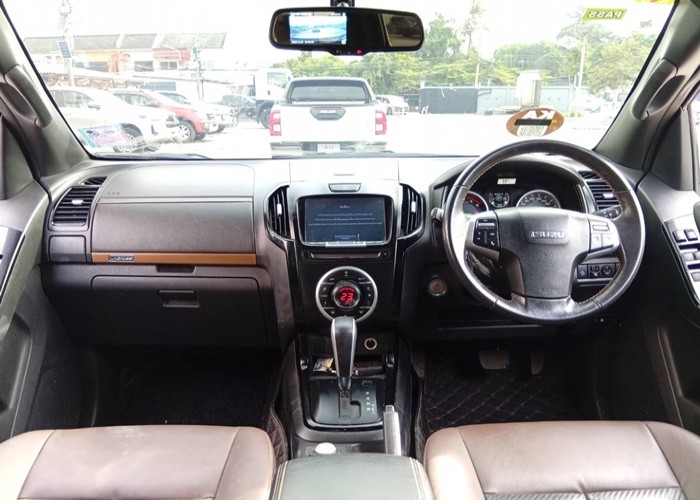 Used 10
                    ISUZU
                     for Sale Image